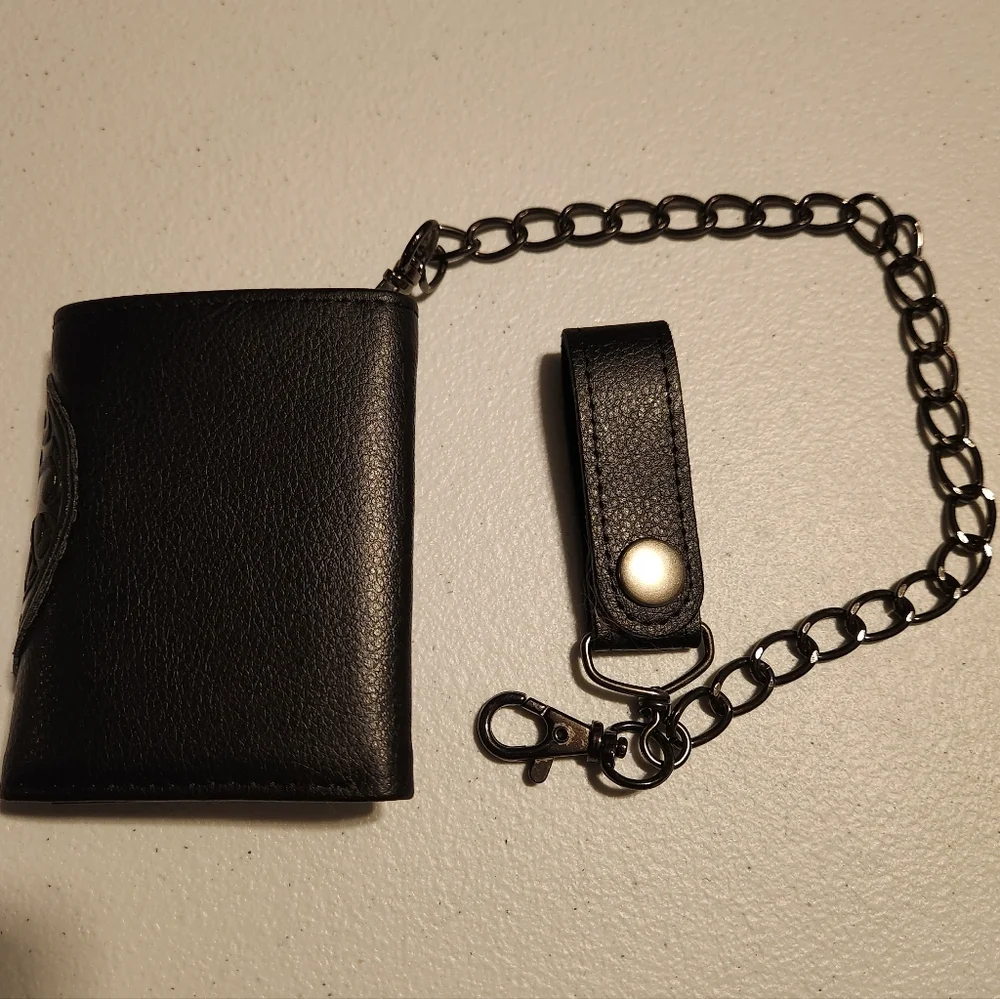 Spencer's Black Embossed Skull Wallet with Chain - Picture 12 of 12
